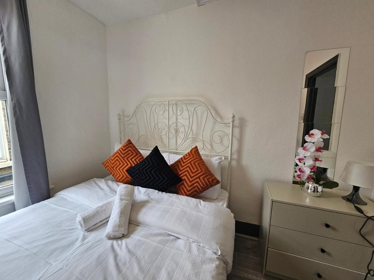 Family Room Near Queen Mary College ロンドン エクステリア 写真