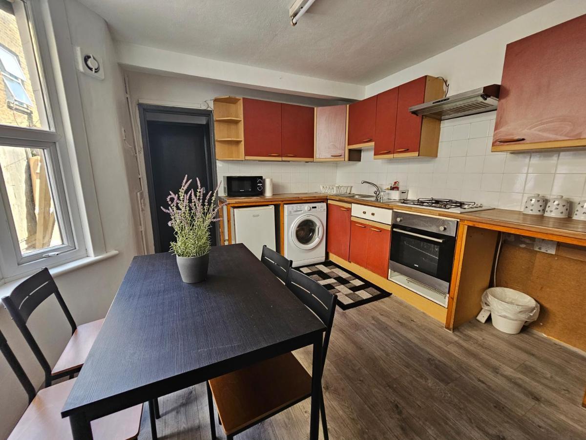 Family Room Near Queen Mary College ロンドン エクステリア 写真