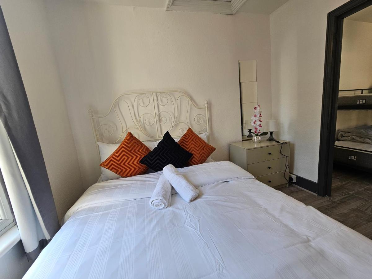 Family Room Near Queen Mary College ロンドン エクステリア 写真