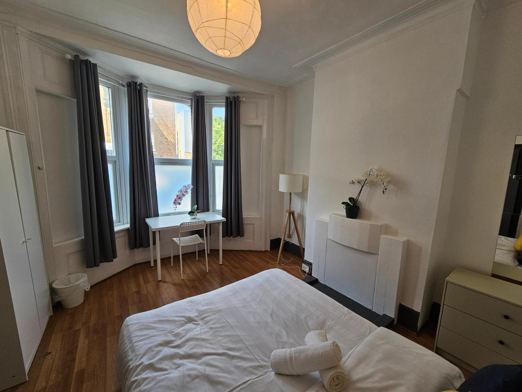 Family Room Near Queen Mary College ロンドン エクステリア 写真