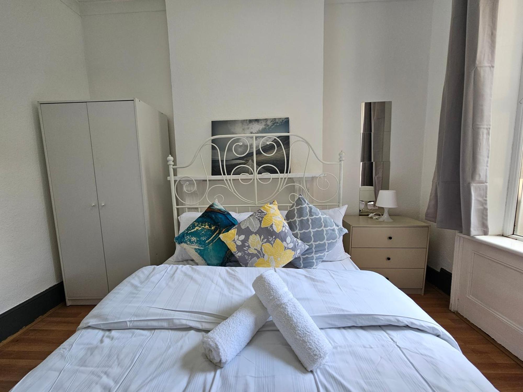 Family Room Near Queen Mary College ロンドン エクステリア 写真