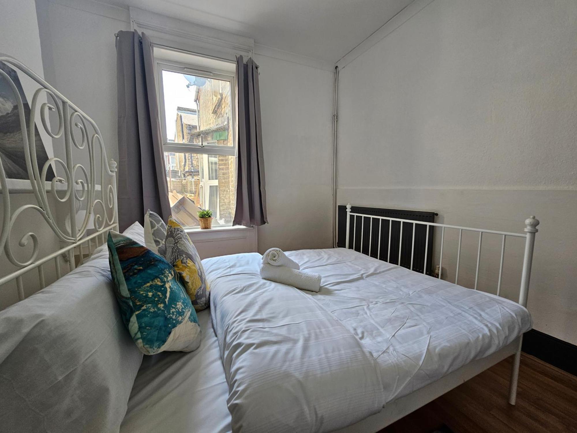Family Room Near Queen Mary College ロンドン エクステリア 写真