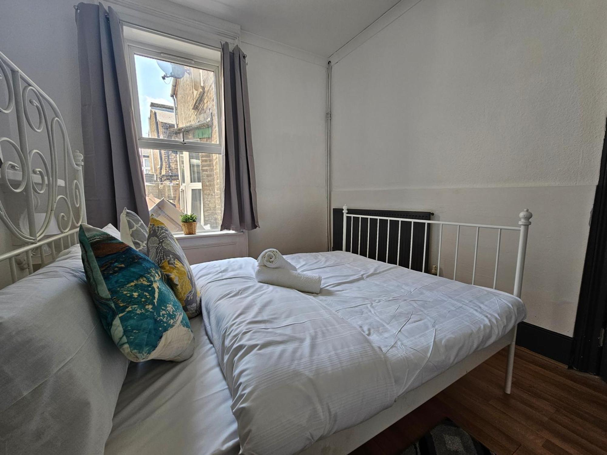 Family Room Near Queen Mary College ロンドン エクステリア 写真