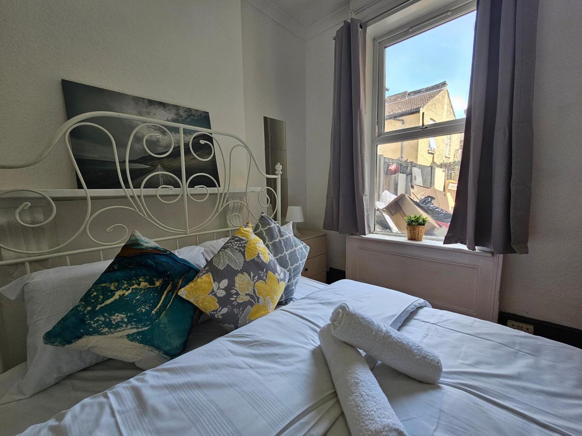 Family Room Near Queen Mary College ロンドン エクステリア 写真
